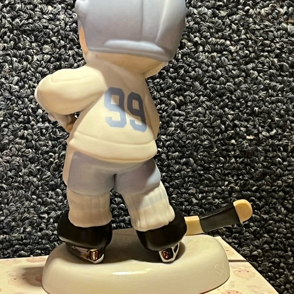 Precious Moments “Let’s Keep Our Eyes on the Goal” - Picture 4 of 5